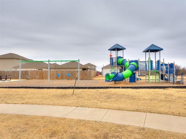 11812 Annette Place, Yukon, OK 73099