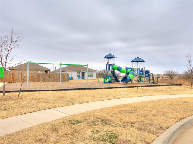 11812 Annette Place, Yukon, OK 73099