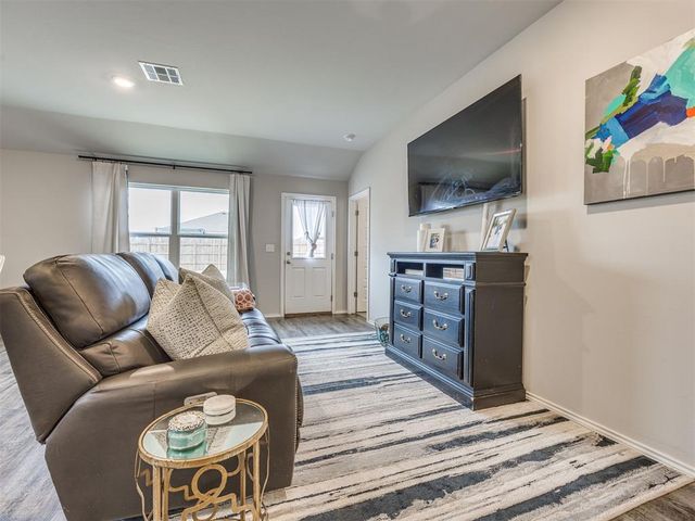 11812 Annette Place, Yukon, OK 73099