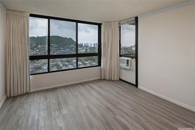 55 S Judd Street 2004, Honolulu, HI 96817