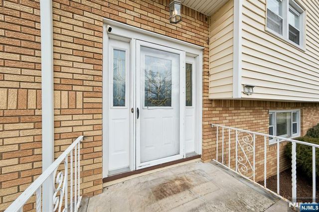 2 Caryn Place, Fairfield, NJ 07004