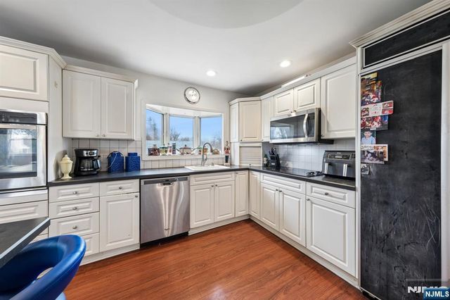 2 Caryn Place, Fairfield, NJ 07004