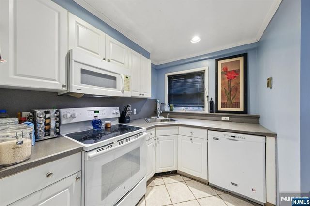 2 Caryn Place, Fairfield, NJ 07004