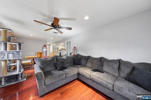 2 Caryn Place, Fairfield, NJ 07004