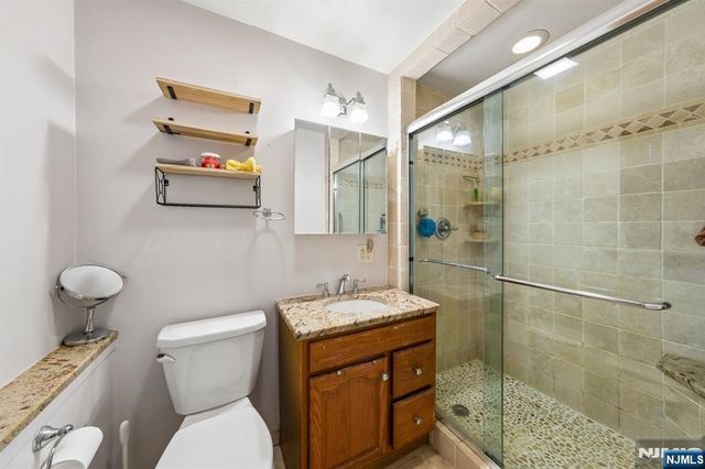 2 Caryn Place, Fairfield, NJ 07004