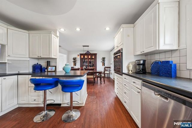 2 Caryn Place, Fairfield, NJ 07004