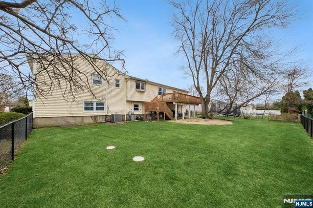 2 Caryn Place, Fairfield, NJ 07004