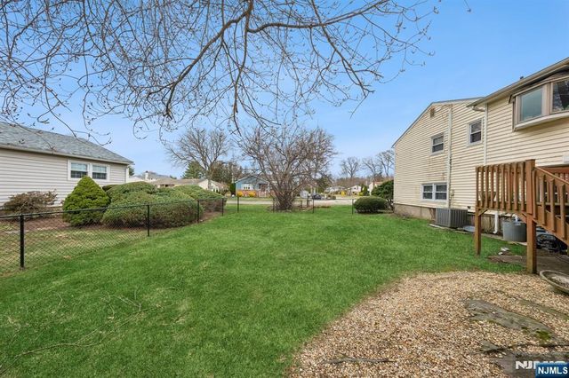 2 Caryn Place, Fairfield, NJ 07004