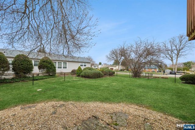 2 Caryn Place, Fairfield, NJ 07004