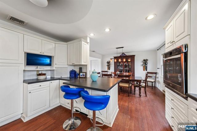 2 Caryn Place, Fairfield, NJ 07004