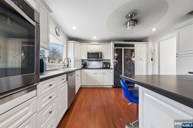 2 Caryn Place, Fairfield, NJ 07004