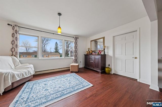 2 Caryn Place, Fairfield, NJ 07004