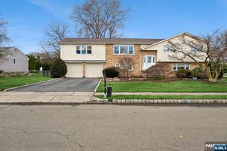 2 Caryn Place, Fairfield, NJ 07004