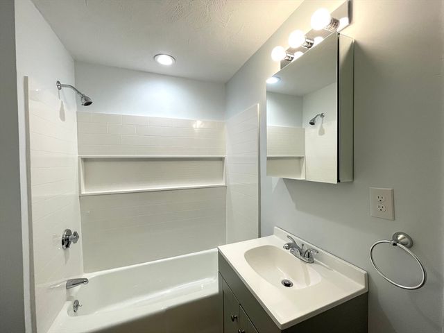 37 Fountain Lane 4, Weymouth, MA 02190