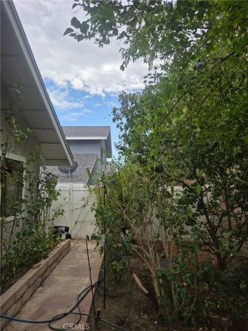 25255 Avenida Dorena, Newhall, CA 91321