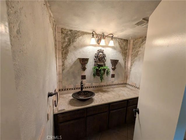 25255 Avenida Dorena, Newhall, CA 91321