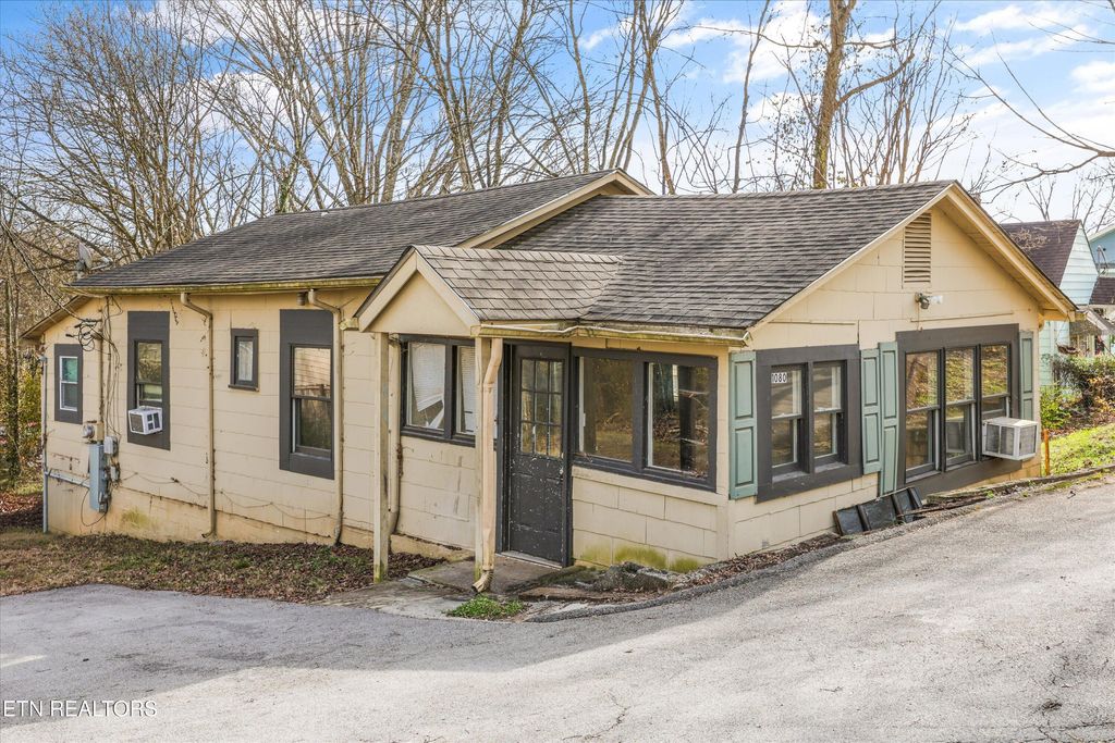 1080 Baker Ave, Knoxville, TN 37920