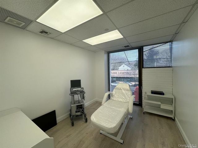 107 Northern Blvd, Great Neck, NY 11021