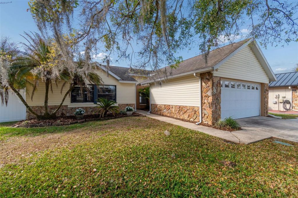 Image 3 of property listing at 1707 JILLIAN ROAD, Brandon, FL 33510
