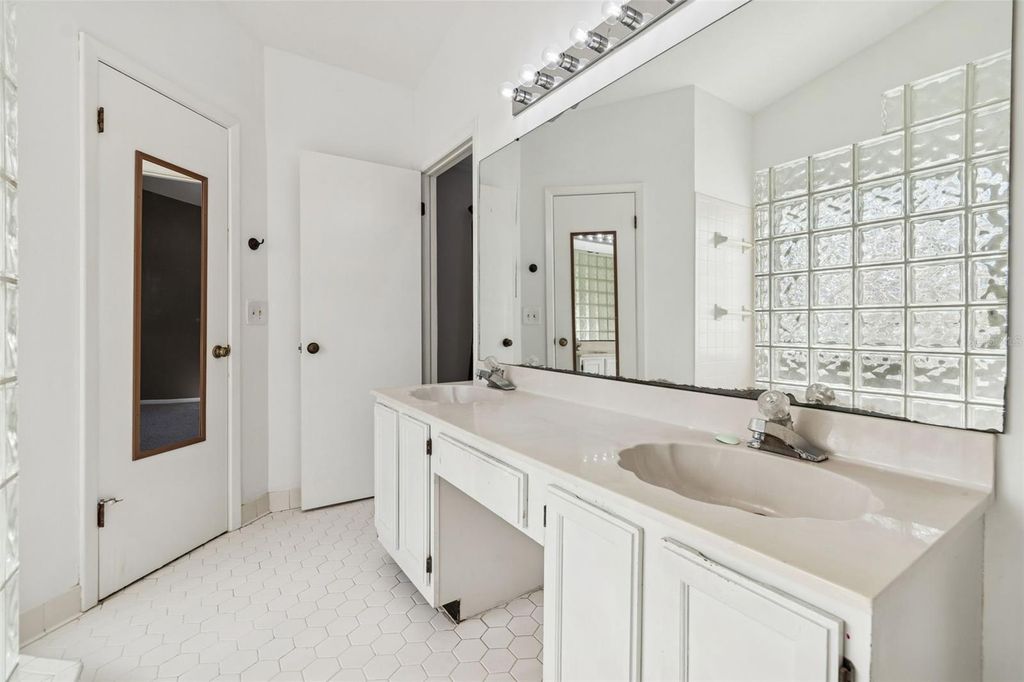 Image 28 of property listing at 1707 JILLIAN ROAD, Brandon, FL 33510