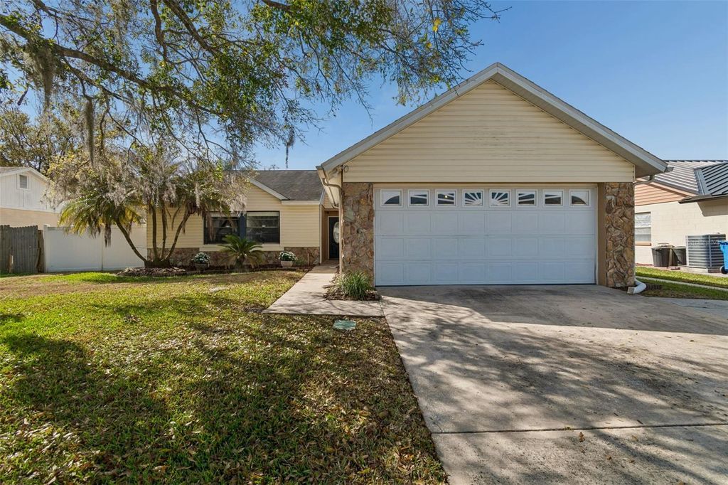 Image 5 of property listing at 1707 JILLIAN ROAD, Brandon, FL 33510