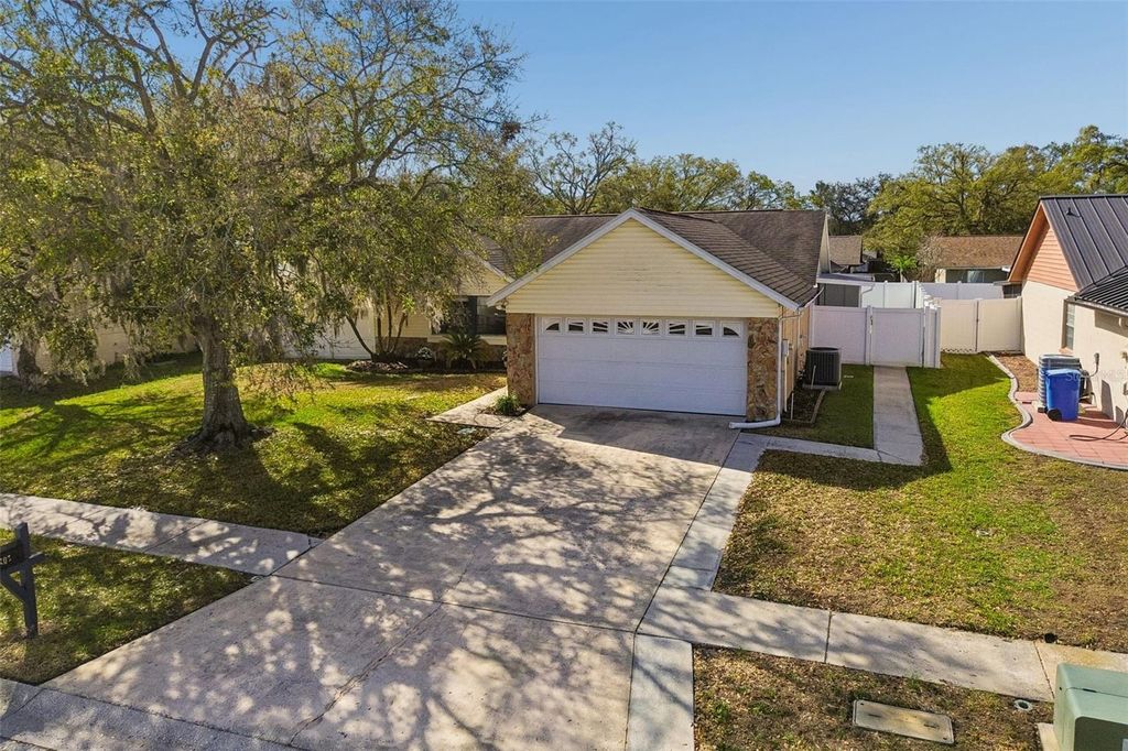 Image 45 of property listing at 1707 JILLIAN ROAD, Brandon, FL 33510