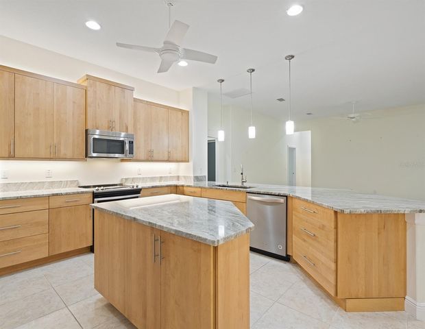 8348 BRIDGEPORT BAY CIRCLE, Mount Dora, FL 32757