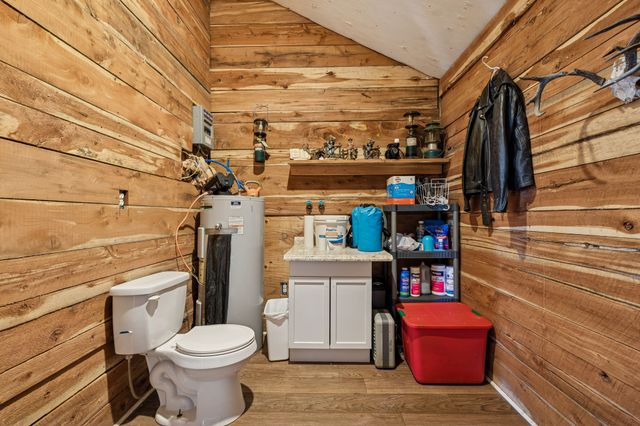 15 Switchboard Rd, Brush Creek, TN 38547