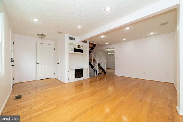 5569 CAITHNESS CT, Fairfax, VA 22032