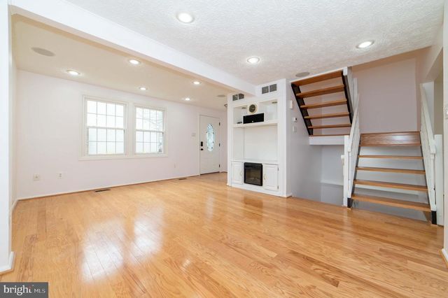 5569 CAITHNESS CT, Fairfax, VA 22032