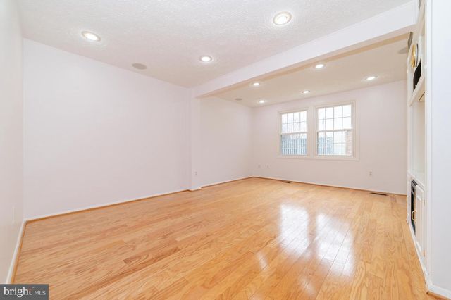 5569 CAITHNESS CT, Fairfax, VA 22032