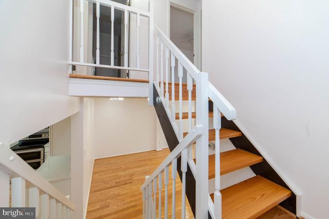 5569 CAITHNESS CT, Fairfax, VA 22032