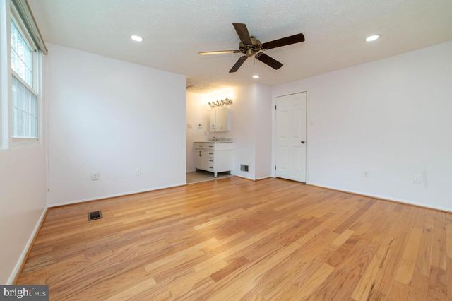 5569 CAITHNESS CT, Fairfax, VA 22032