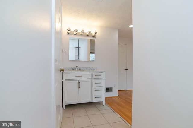 5569 CAITHNESS CT, Fairfax, VA 22032