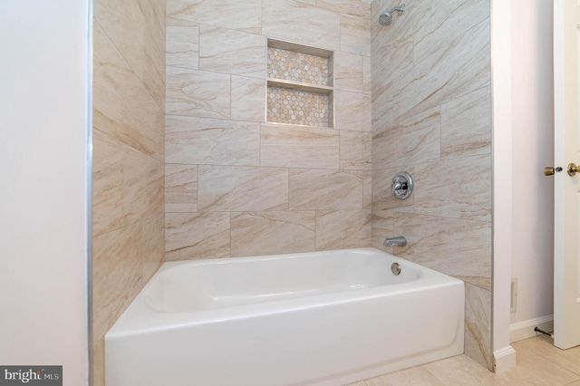 5569 CAITHNESS CT, Fairfax, VA 22032