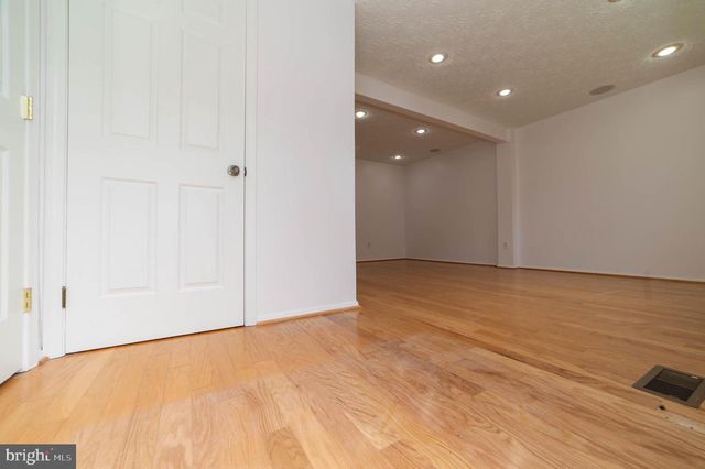 5569 CAITHNESS CT, Fairfax, VA 22032