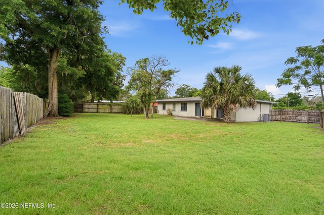 6104 ROBBINS Circle S, Jacksonville, FL 32211