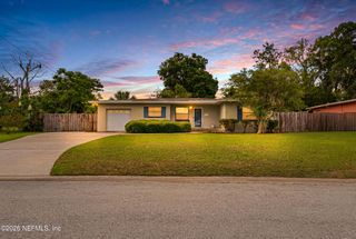 6104 ROBBINS Circle S, Jacksonville, FL 32211