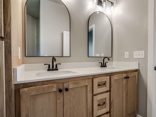11917 Rockbed Drive, Yukon, OK 73099