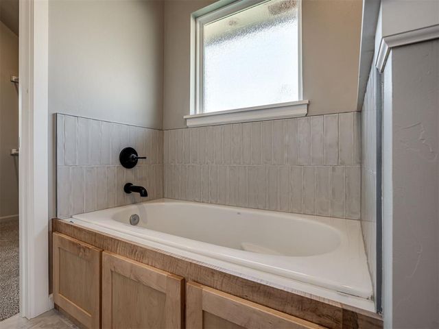 11917 Rockbed Drive, Yukon, OK 73099