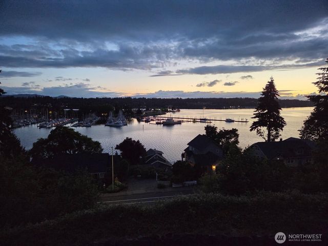 812 San Francisco Avenue NE, Olympia, WA 98506