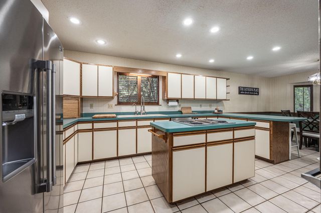 2515 Edgewater Drive, Niceville, FL 32578