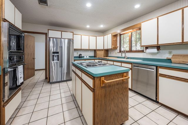 2515 Edgewater Drive, Niceville, FL 32578
