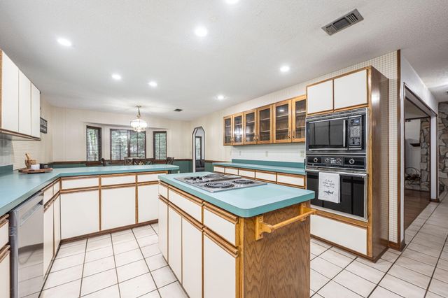 2515 Edgewater Drive, Niceville, FL 32578