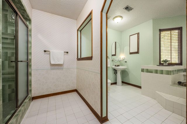 2515 Edgewater Drive, Niceville, FL 32578