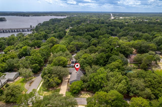 2515 Edgewater Drive, Niceville, FL 32578