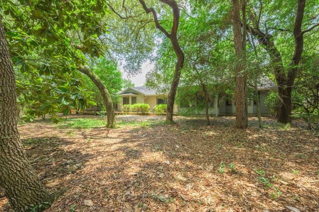 2515 Edgewater Drive, Niceville, FL 32578