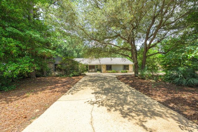 2515 Edgewater Drive, Niceville, FL 32578