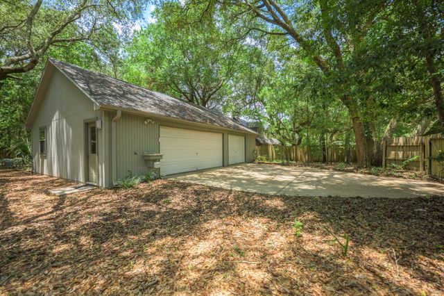 2515 Edgewater Drive, Niceville, FL 32578