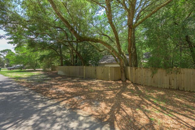 2515 Edgewater Drive, Niceville, FL 32578